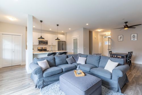 23958 Kanaka Way, Maple Ridge, BC, V2W0H7 | Card Image
