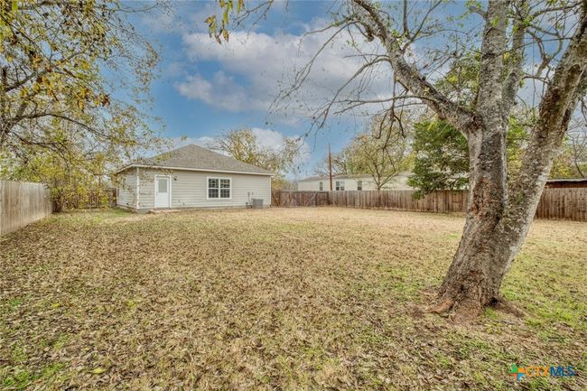 1408 Armstrong St, House other with 3 bedrooms, 2 bathrooms and null parking in Luling TX | Image 23
