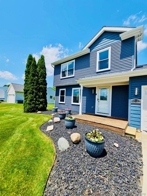 4383 Eagle Ln, Burton, MI, 48519-1490 | Card Image