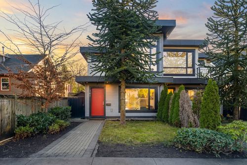 361 E 15th St, North Vancouver, BC, V7L2R6 | Card Image
