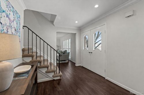 31114 N Park Dr, Farmington Hills, MI, 48331-1450 | Card Image