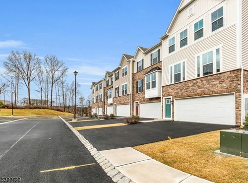 3 Peckwell St, Budd Lake, NJ, 07828-1454 | Card Image