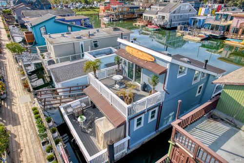 17 E Road, Sausalito, CA, 94965-2575 | Card Image