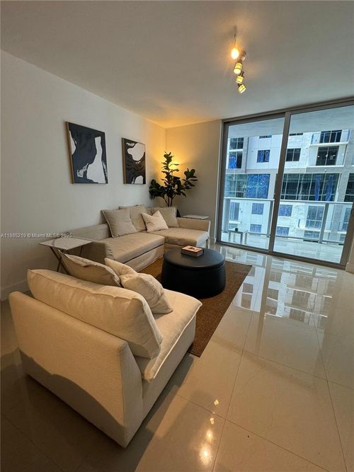 unit-907-1010 Sw 2nd Ave, Miami, FL, 33130-4457 | Card Image