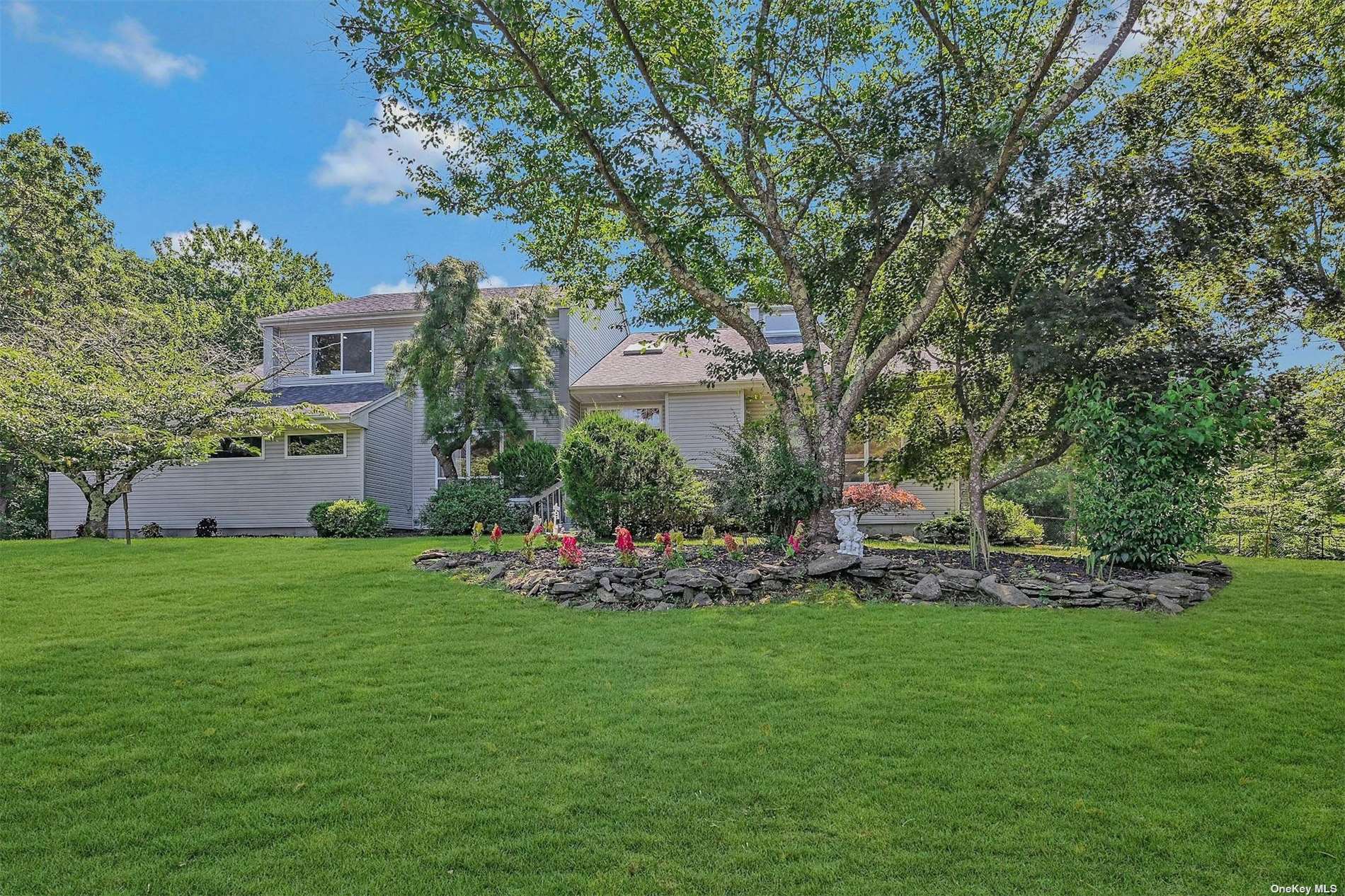 Kimberly Ct, Manorville, NY 11949