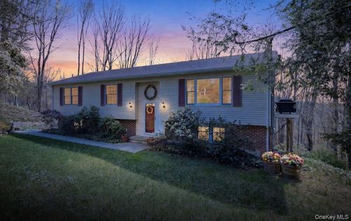 8 Debbie Ln, Cross River, NY, 10518-1115 | Card Image