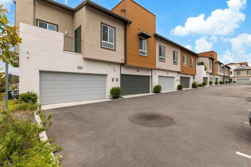 1050 Kendale Way, Vista, CA, 92081-7986 | Card Image