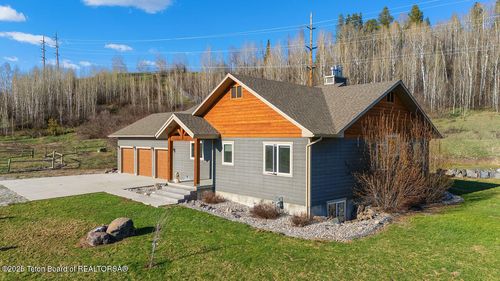 660 Buffalo Dr, Alpine, WY, 83128 | Card Image