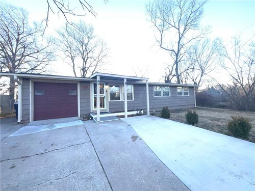 9509 Grandview Rd, Kansas City, MO, 64137-1130 | Card Image