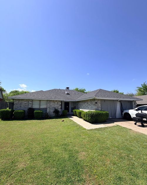 951 Brookside Dr, Cedar Hill, TX, 75104-4716 | Card Image