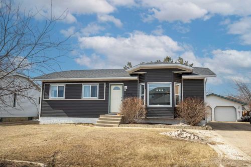 8218 Mission Heights Dr, Grande Prairie, AB, T8W2A5 | Card Image