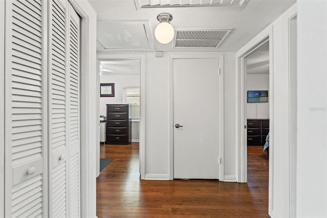 Hall / Storage | Image 17