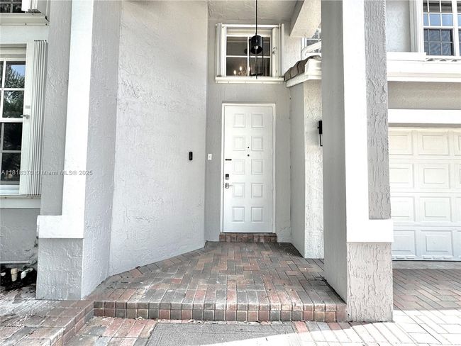 16515 Ruby Lk, House other with 4 bedrooms, 3 bathrooms and null parking in Weston FL | Image 5