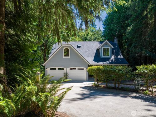 10095 Ne Knight Rd, Bainbridge Island, WA, 98110-1124 | Card Image