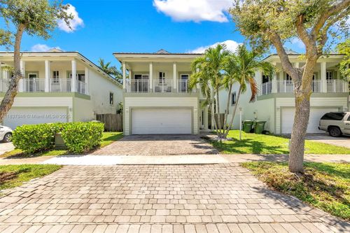389 Ne 32nd Ter, Homestead, FL, 33033-7198 | Card Image