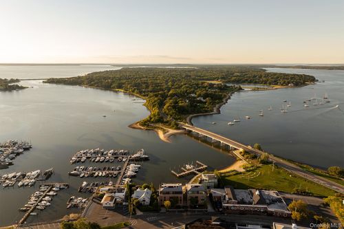 2 W Water St, Sag Harbor, NY, 11963-4470 | Card Image