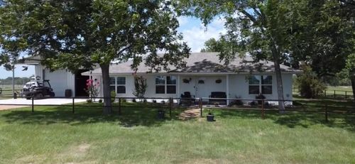 8652 State Highway 111 E, Yoakum, TX, 77995-5329 | Card Image