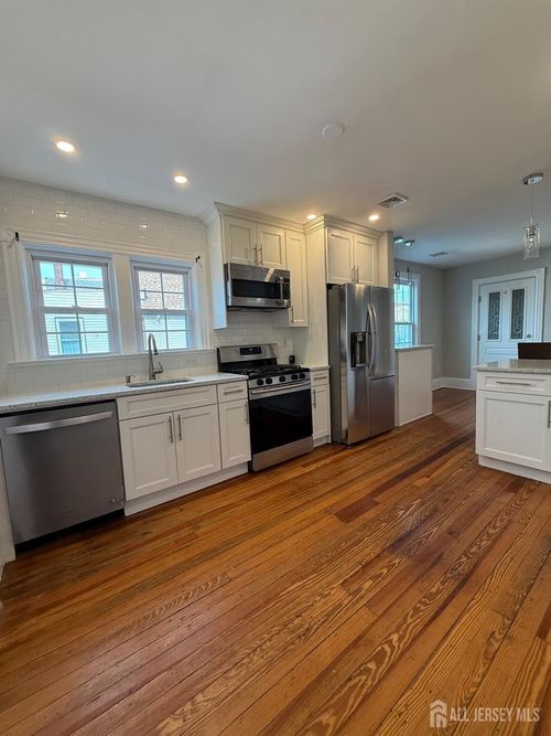 2-187 Broad St, Perth Amboy, NJ, 08861-3441 | Card Image