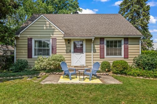 1504 E Olive St, Arlington Heights, IL, 60004-5025 | Card Image