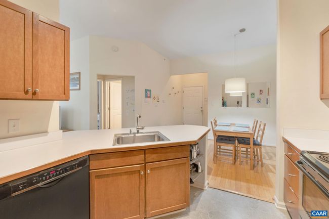 APT-4B - 750 Walker Sq, Condo with 1 bedrooms, 1 bathrooms and null parking in CHARLOTTESVILLE VA | Image 8
