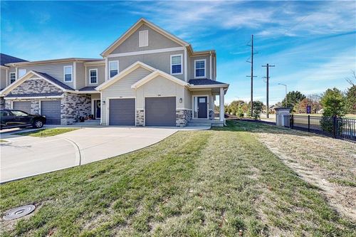 1095 N Findley St, Olathe, KS, 66061-7571 | Card Image