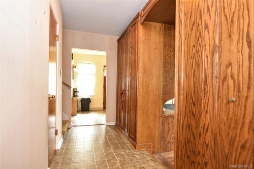 4 Susan Dr, New City, NY, 10956-3916 | Card Image