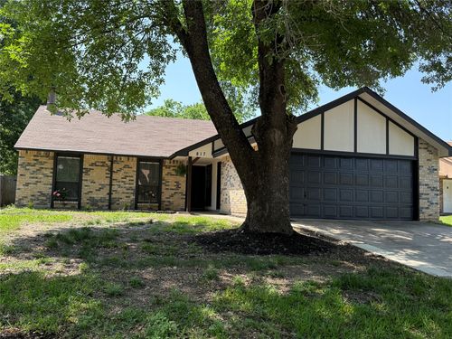 817 Camino Ct, Grand Prairie, TX, 75052-2300 | Card Image