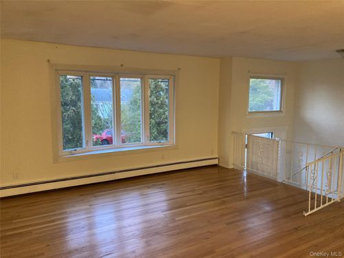 4 Chestnut St, Centereach, NY, 11720-1702 | Card Image