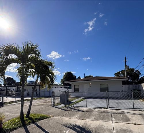 26 E 48th St, Hialeah, FL, 33013-1847 | Card Image
