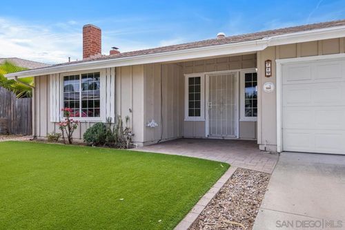 729 Kimball St, Escondido, CA, 92027-4034 | Card Image