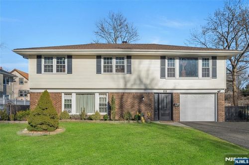 147 Pine Ave, New Milford, NJ, 07646-2636 | Card Image
