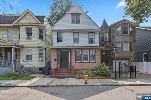 42 Mead St, Newark, NJ, 07106-2507 | Card Image