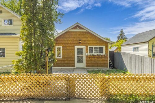 1317 Av G N, Saskatoon, SK, S7L2A6 | Card Image