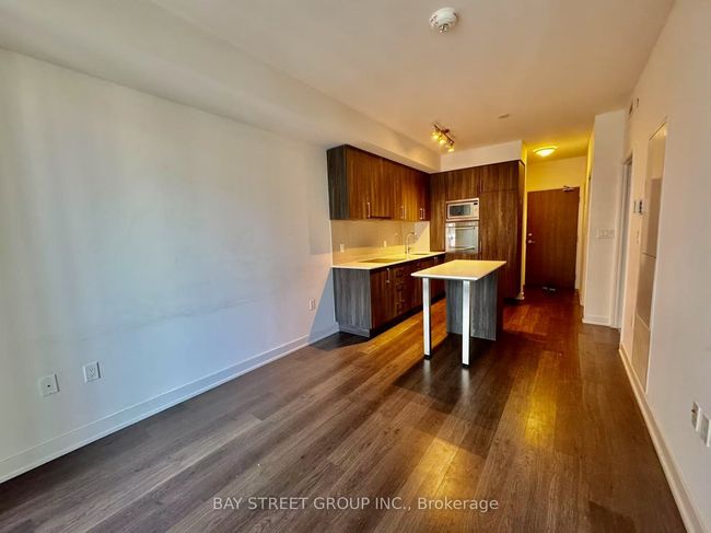 1514 - 27 Bathurst St, Condo with 2 bedrooms, 2 bathrooms and null parking in Toronto ON | Image 4