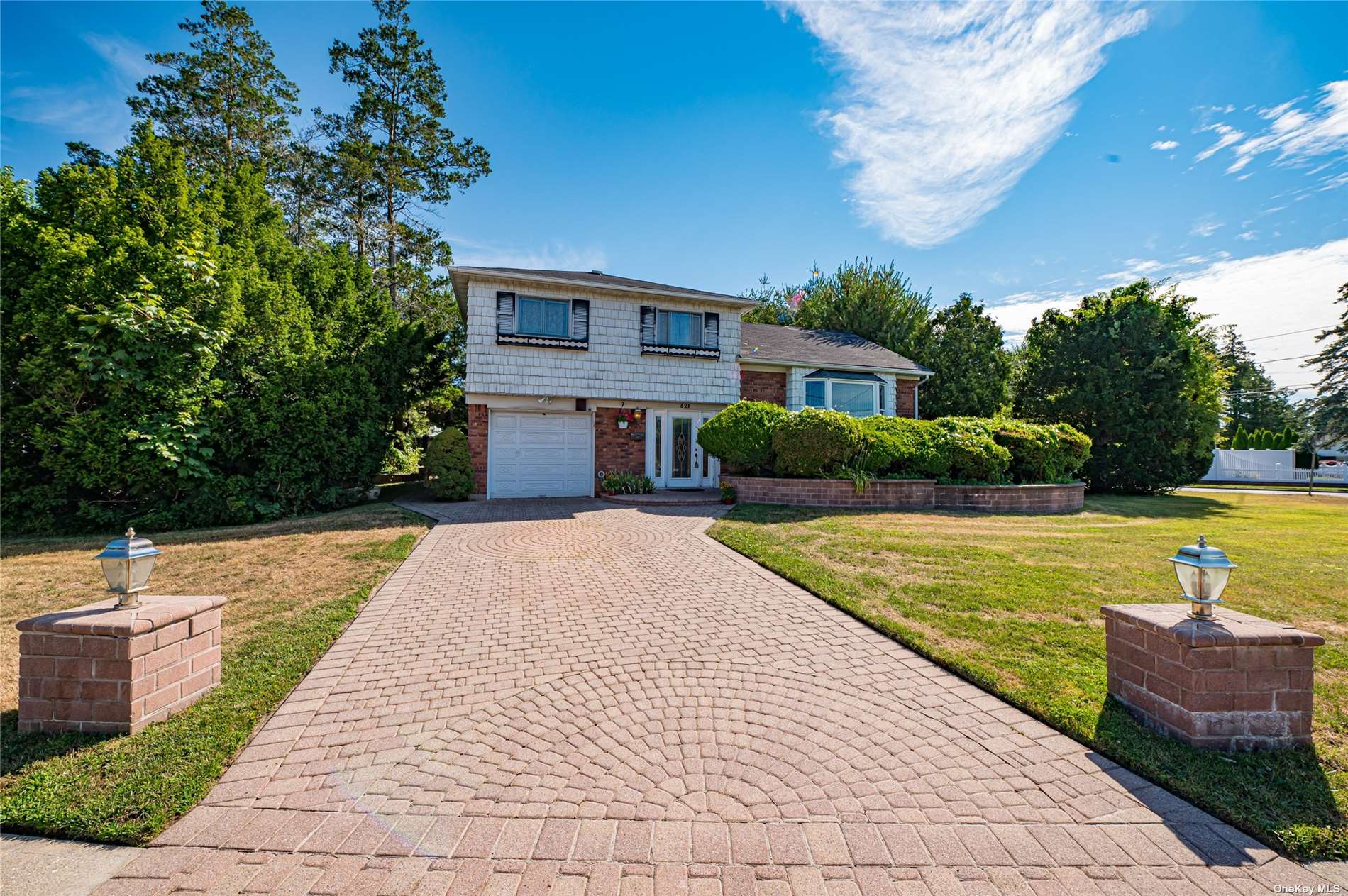 Narland Ln, North Babylon, NY 11703