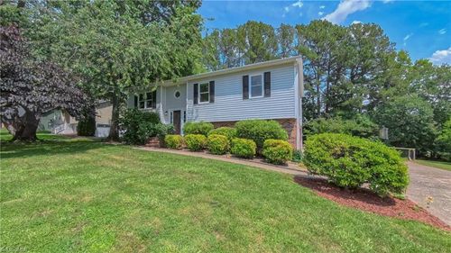 2114 Margaret Dr, Mount Airy, NC, 27030-2434 | Card Image
