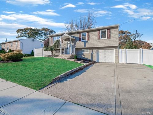 99 Elmwood Ave, Selden, NY, 11784-2911 | Card Image