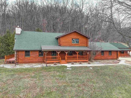 8986 Waterford St, SAUK CITY, WI, 53583-9569 | Card Image