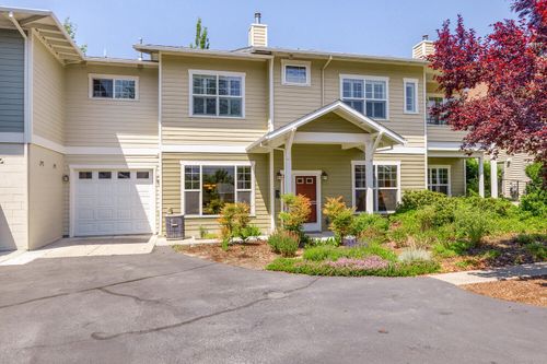 820 Satsuma Ct, Ashland, OR, 97520-9461 | Card Image