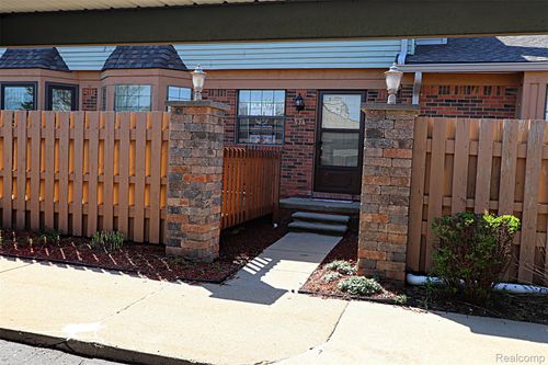 97-2131 Vine Way Dr, Canton, MI, 48188-1862 | Card Image