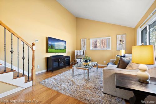 8915 Sioux, Redford, MI, 48239-1905 | Card Image