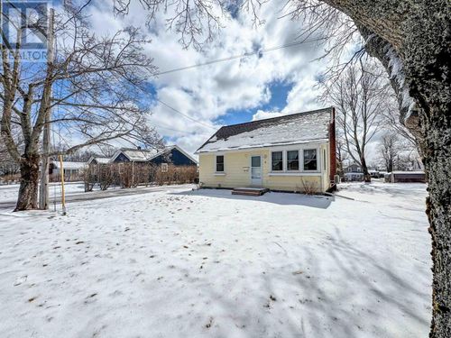 6 Newland Crescent, Charlottetown, PE, C1A4H5 | Card Image