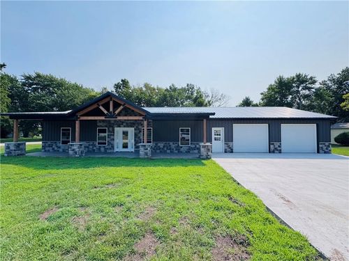 202 N Hayes St, Garnett, KS, 66032-1083 | Card Image