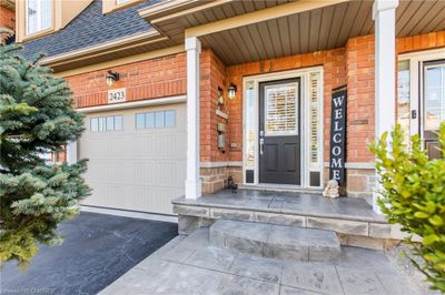 2423 Shadow Crt, Townhouse with 3 bedrooms, 3 bathrooms and 2 parking in Oakville ON | Image 2