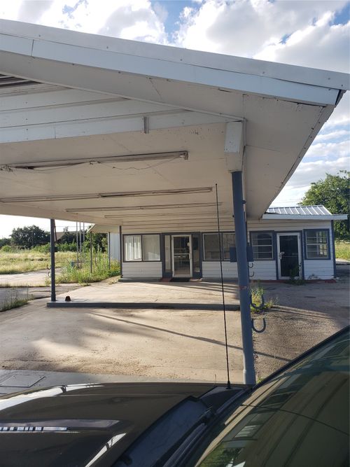 1198 E Hall St, Bangs, TX, 76823-3441 | Card Image