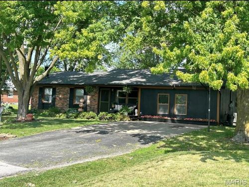 4 Sharon Dr, Shelbina, MO, 63468-1562 | Card Image