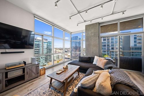 2104-800 The Mark Ln, San Diego, CA, 92101-7169 | Card Image