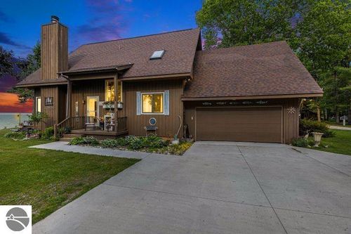 17244 Huron Bluff Ave, Cheboygan, MI, 49721-8475 | Card Image