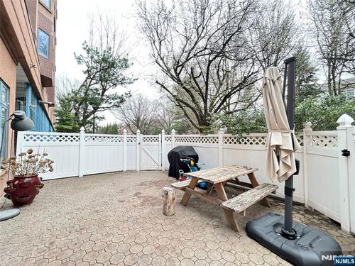 18 Independence Way, Edgewater, NJ, 07020-1642 | Card Image