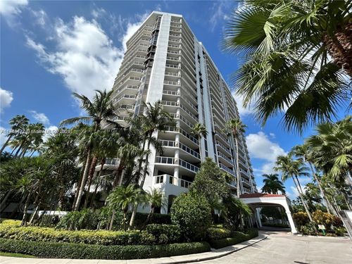 702-3600 Yacht Club Dr, Aventura, FL, 33180 | Card Image